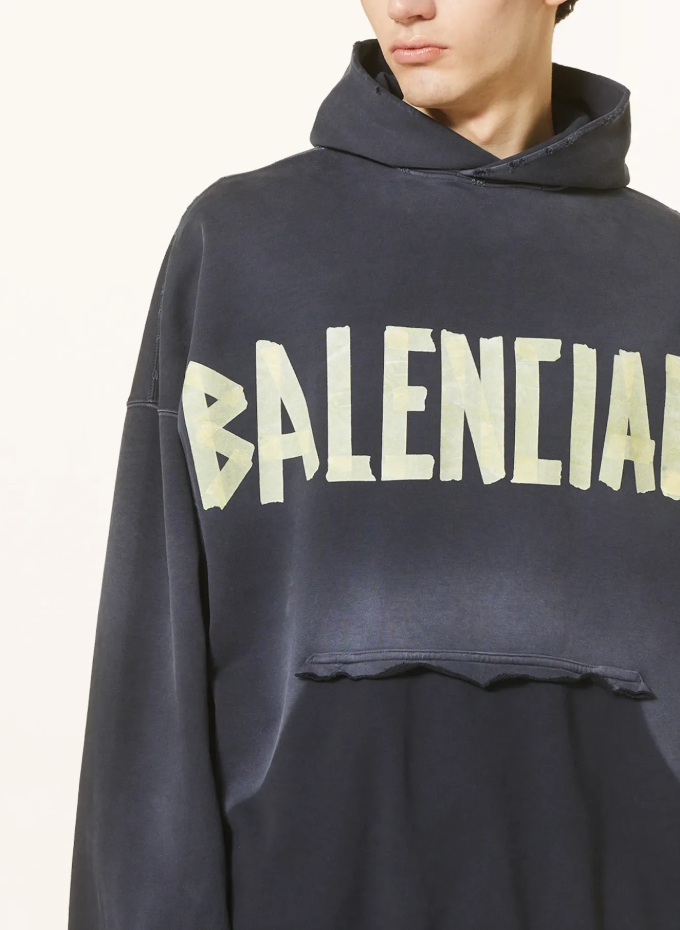 Oversized-Hoodie mit Cut-outs