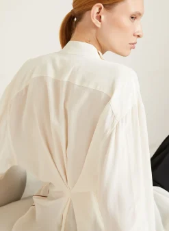 Schluppenbluse aus Seide mit Cut-out