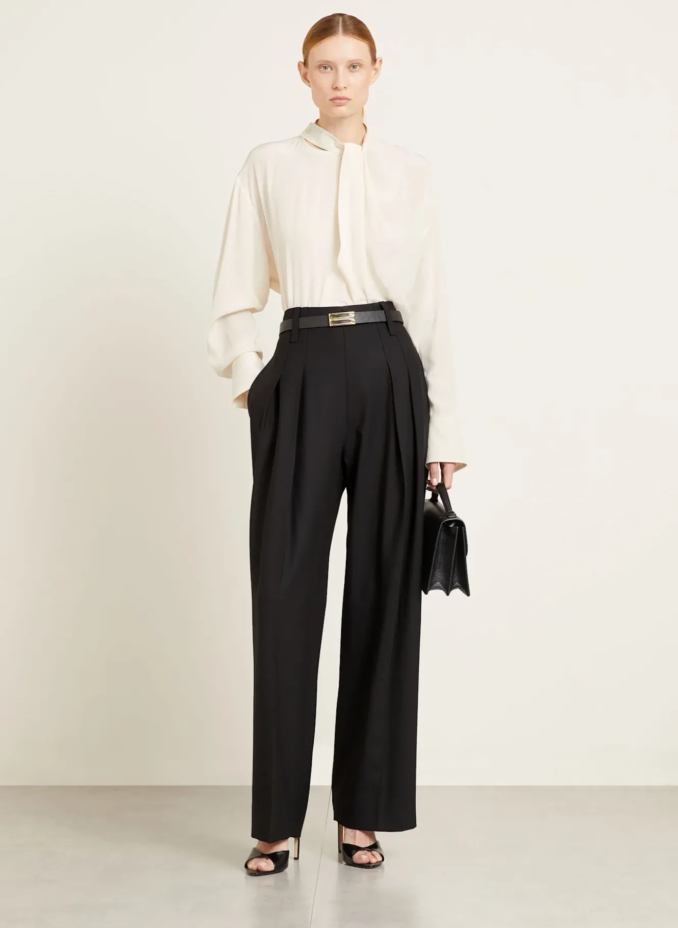 Schluppenbluse aus Seide mit Cut-out