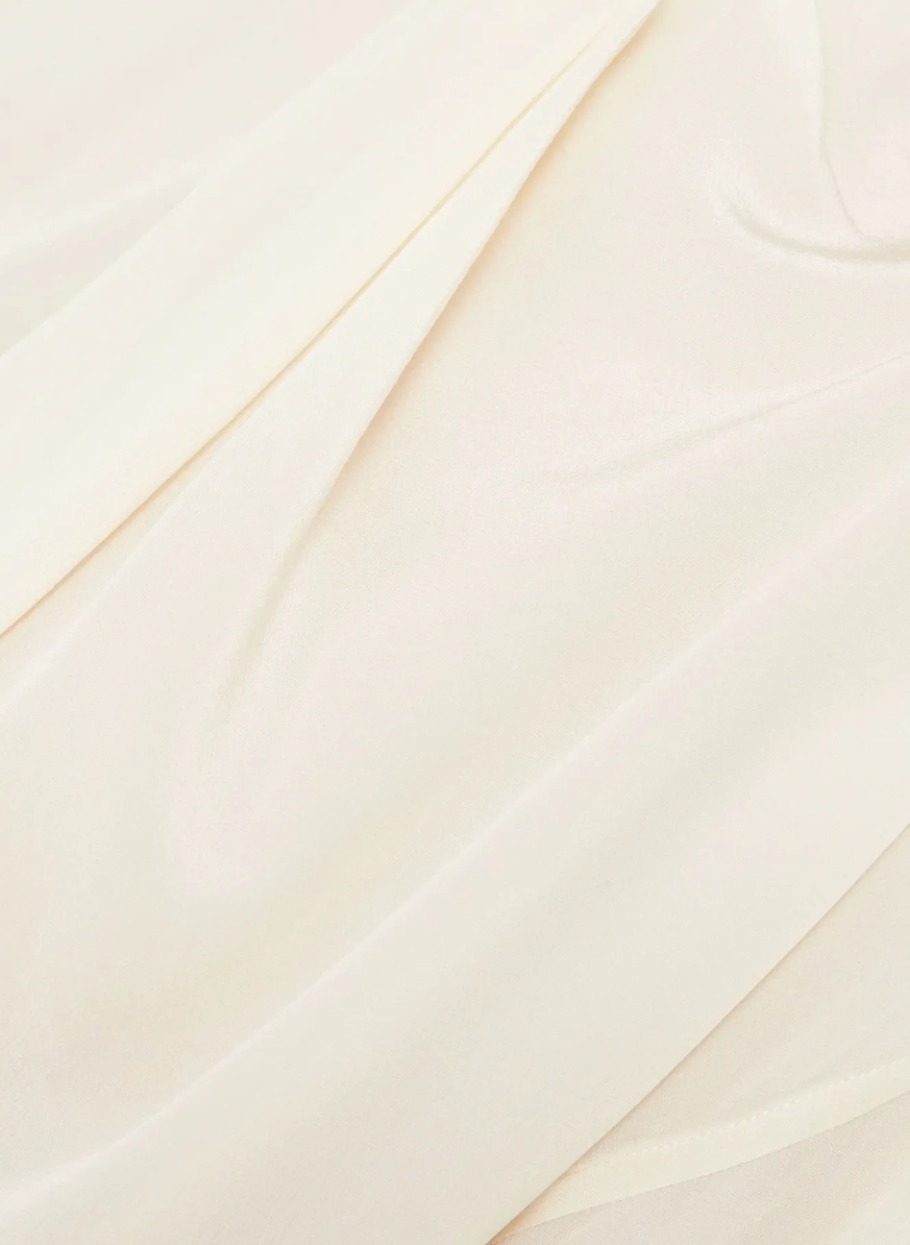 Schluppenbluse aus Seide mit Cut-out