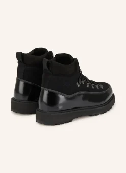 Schnürboots
