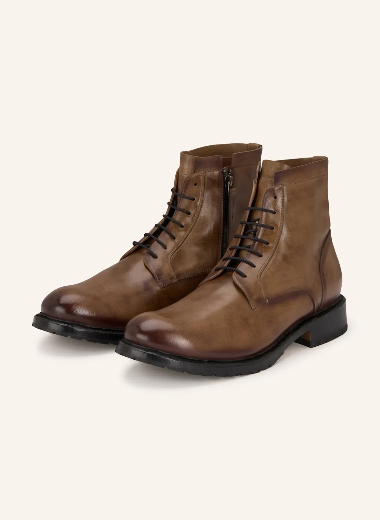 Schnürstiefel
