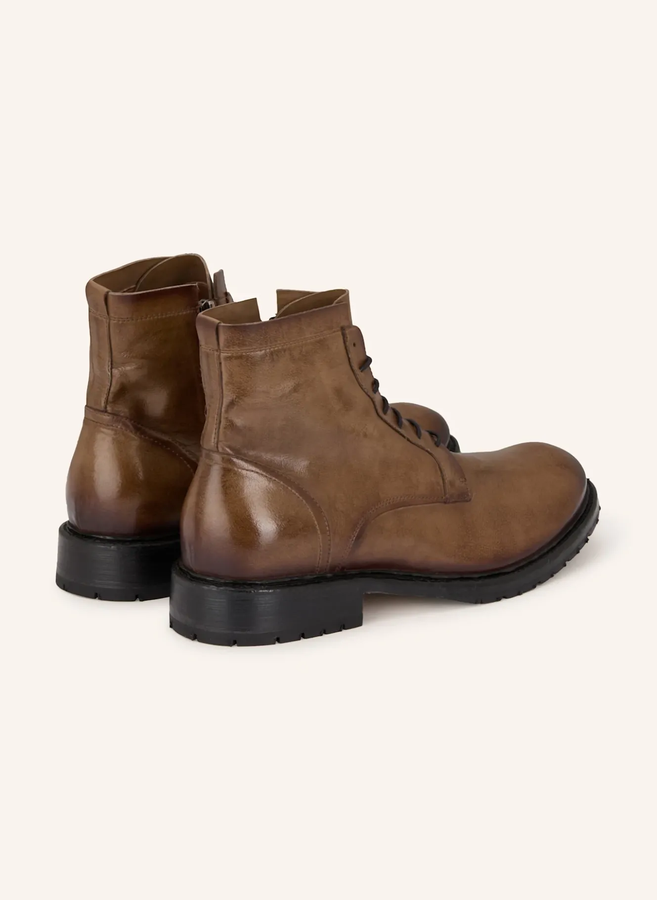 Schnürstiefel