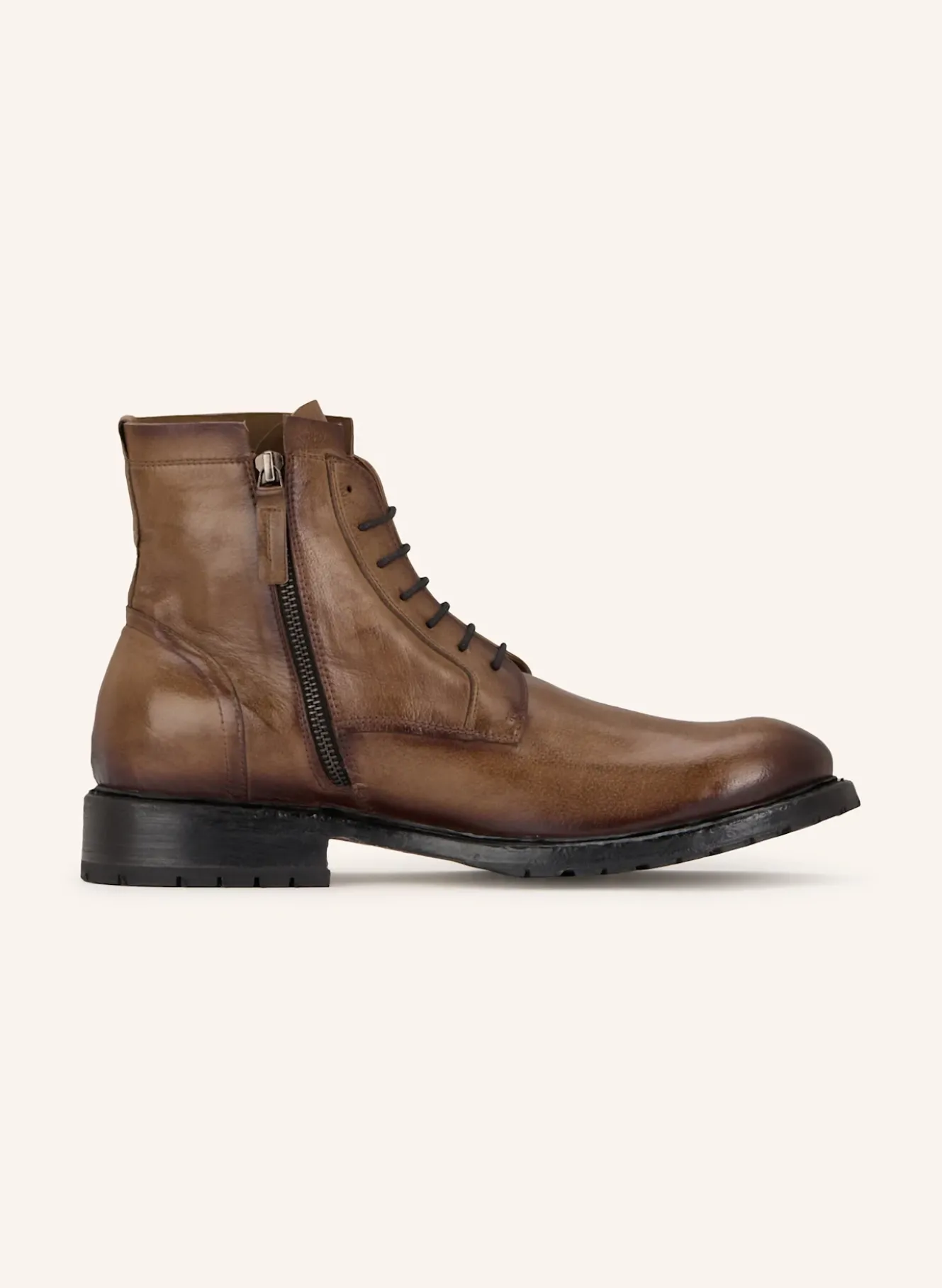 Schnürstiefel