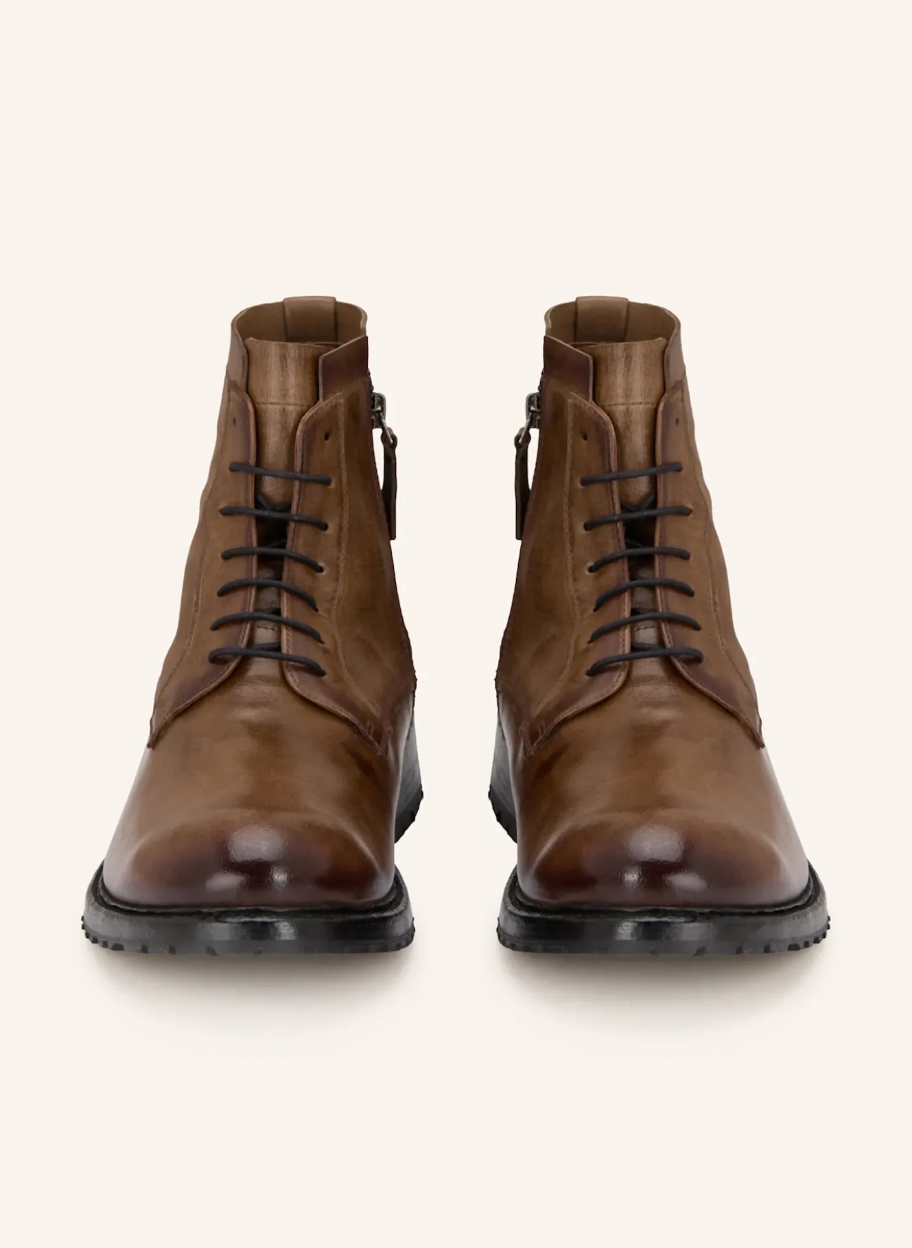 Schnürstiefel