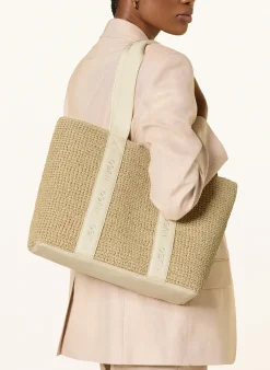 Shopper BECKY