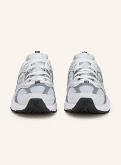 Sneaker 530