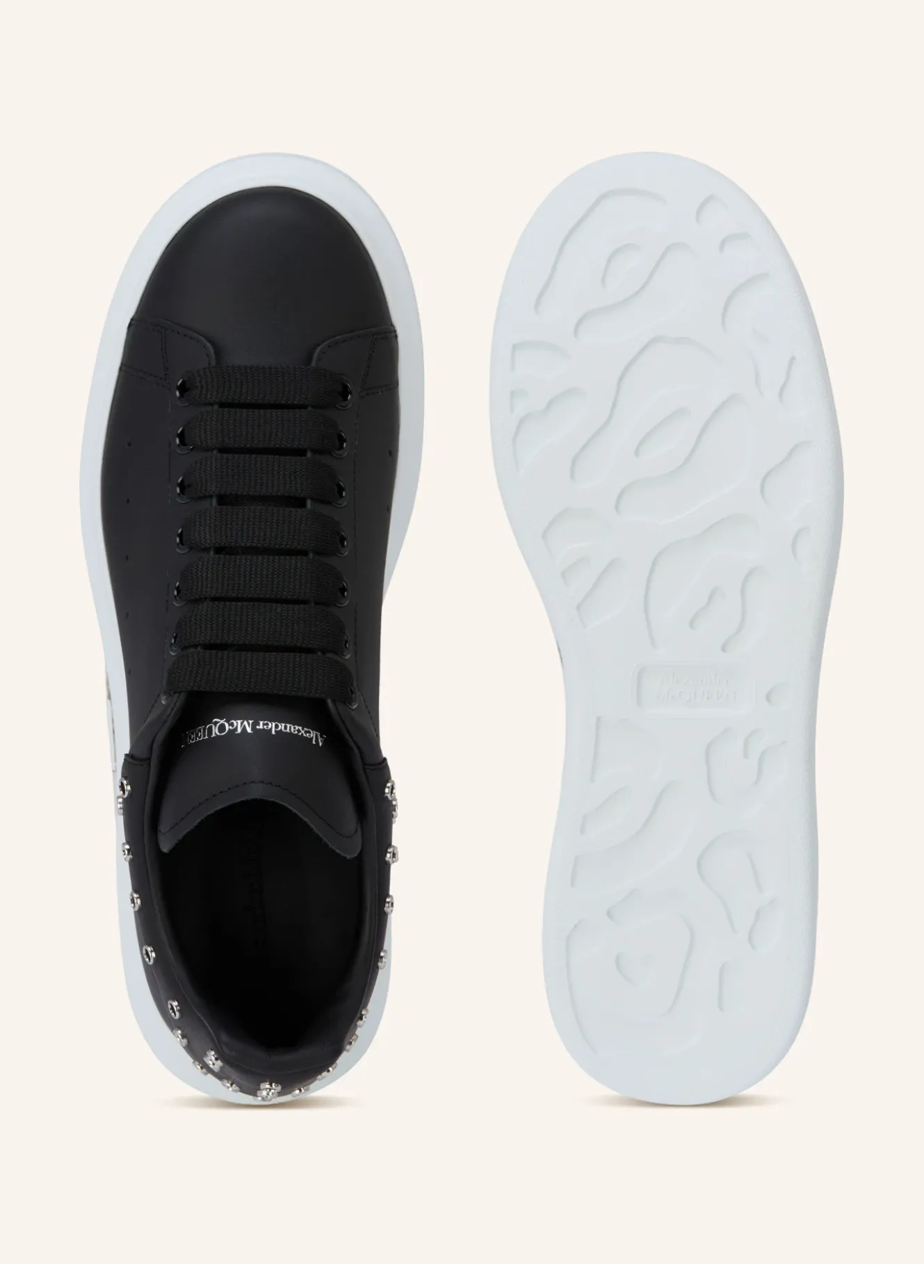 Sneaker mit Nieten