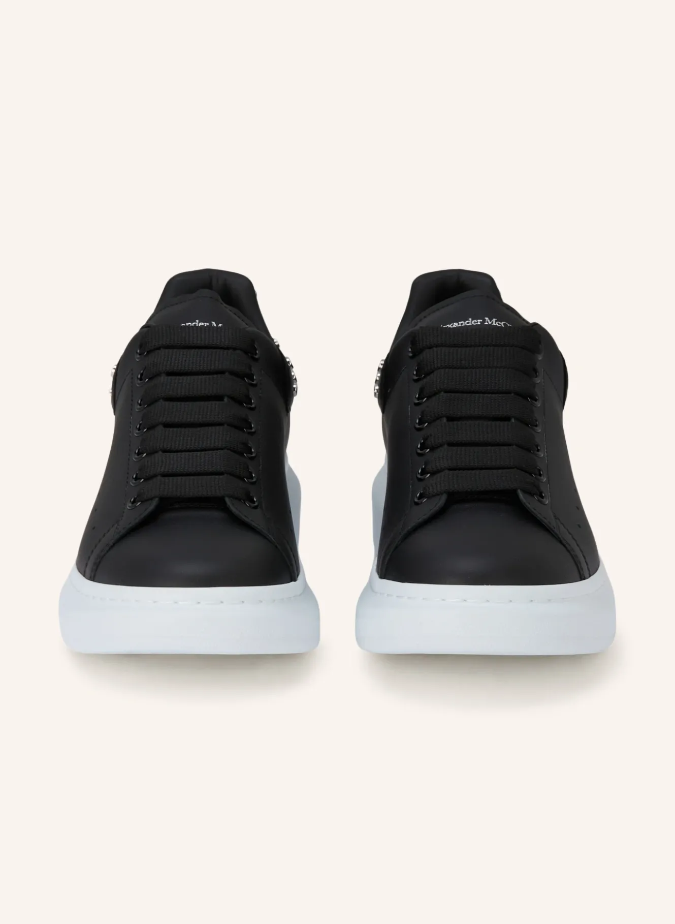 Sneaker mit Nieten