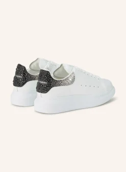 Sneaker mit Schmucksteinen