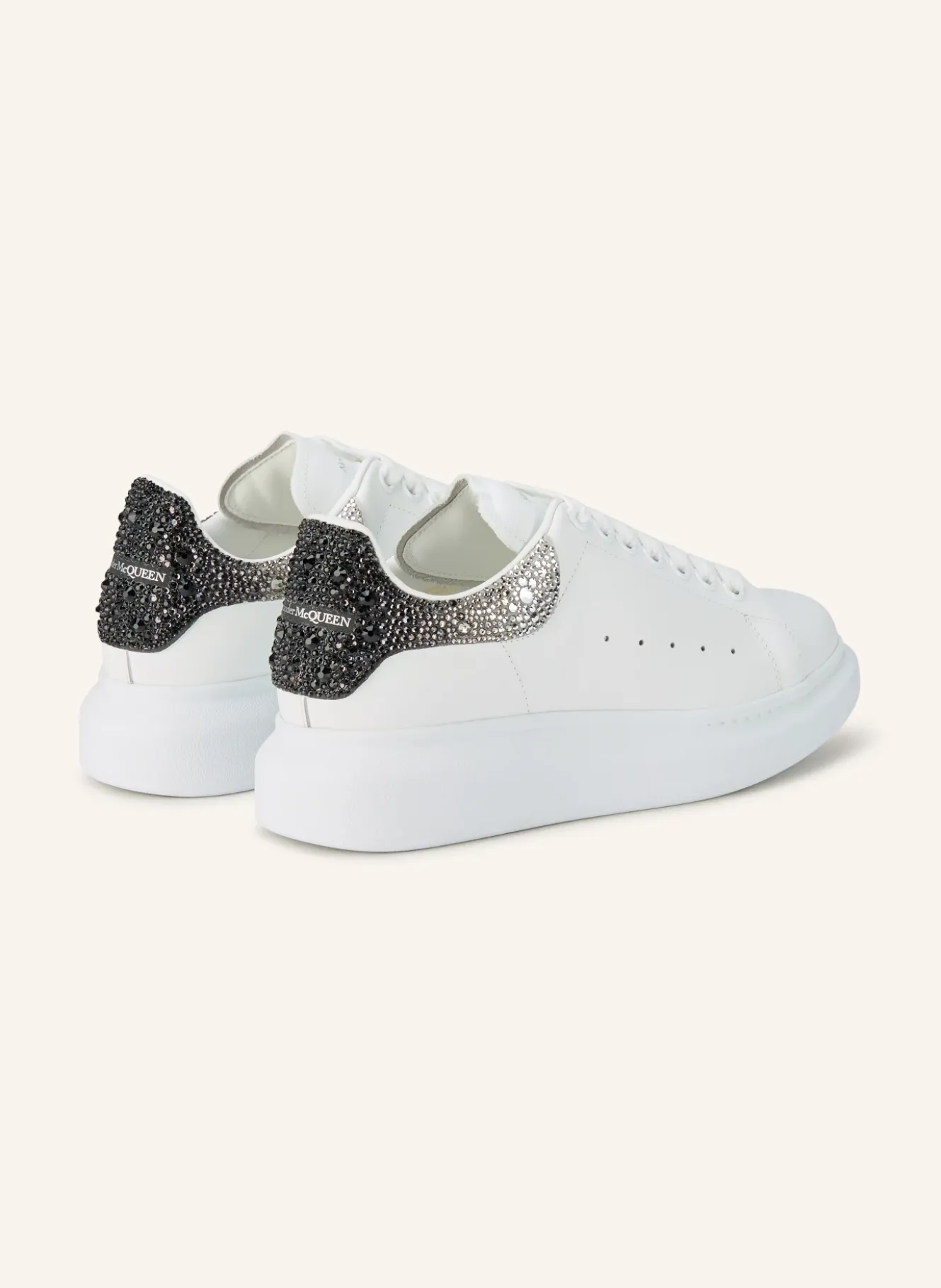 Sneaker mit Schmucksteinen