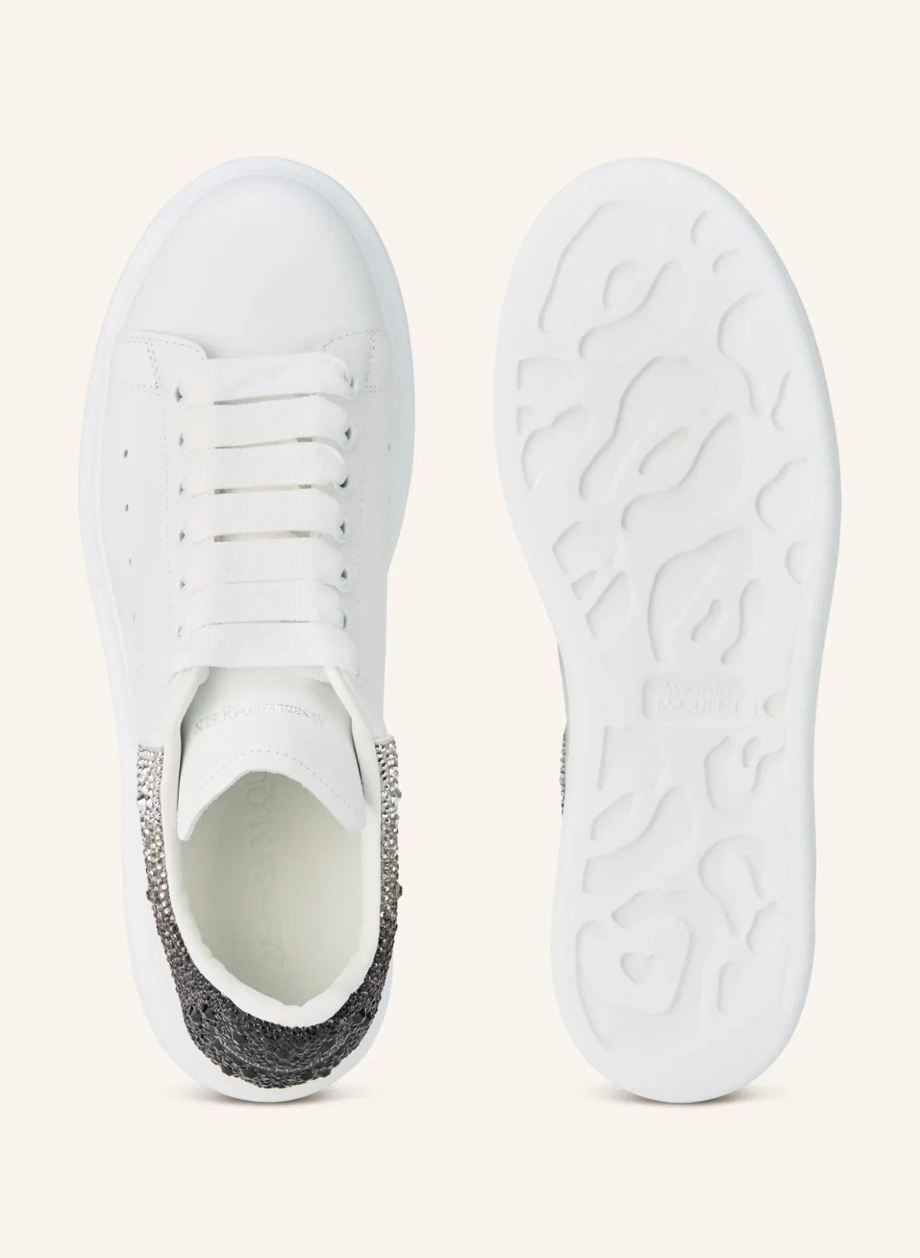 Sneaker mit Schmucksteinen