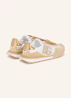 Sneaker mit Schmucksteinen