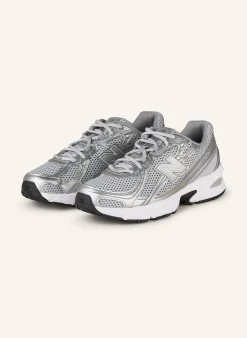 Sneaker U740
