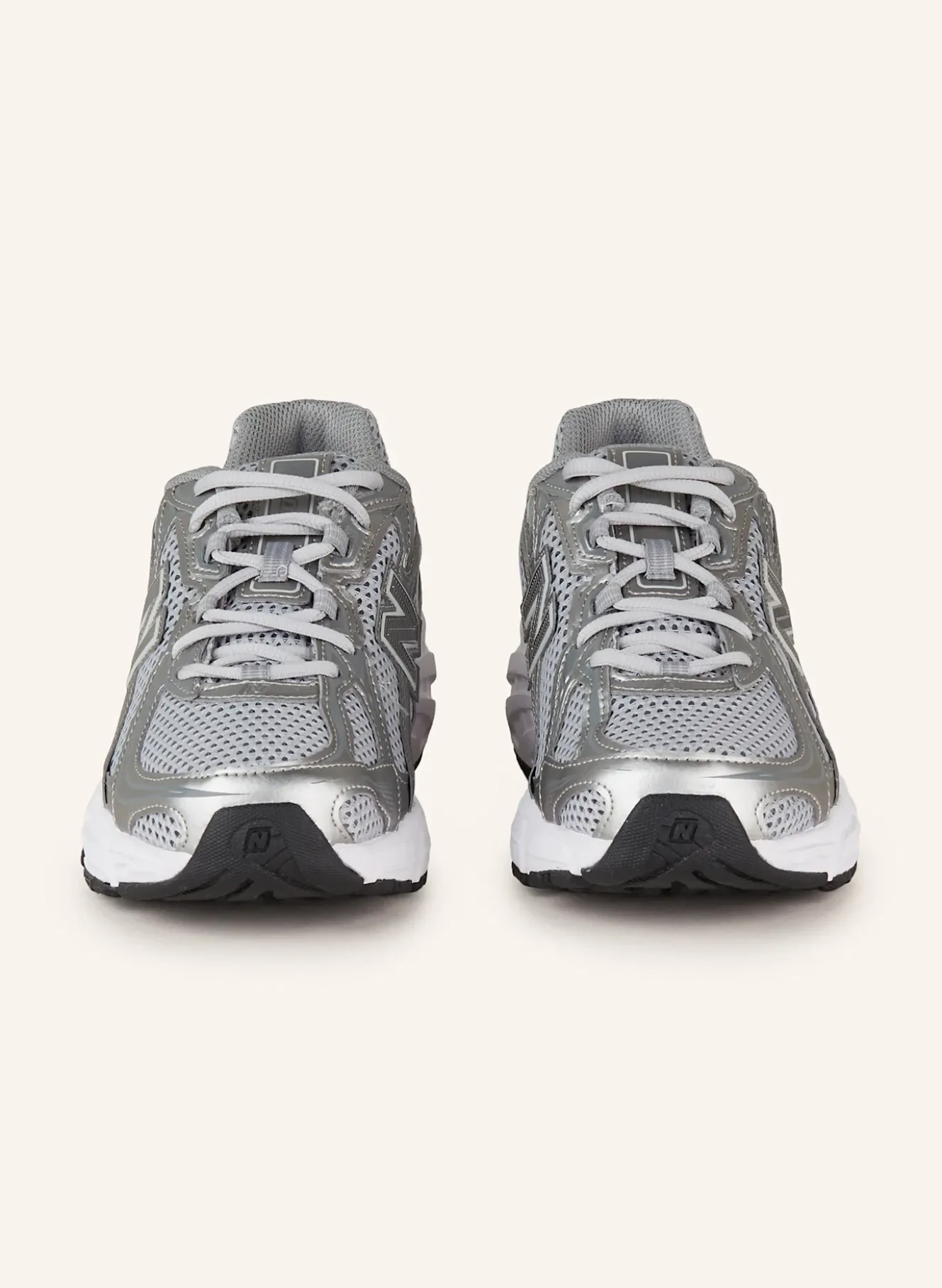 Sneaker U740