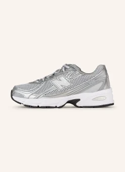 Sneaker U740