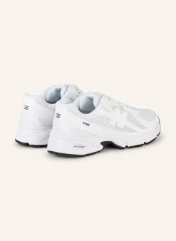 Sneaker U740