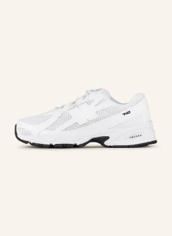 Sneaker U740