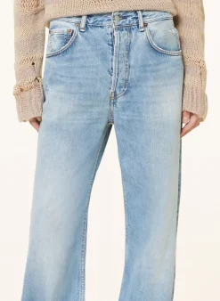 Straight Jeans