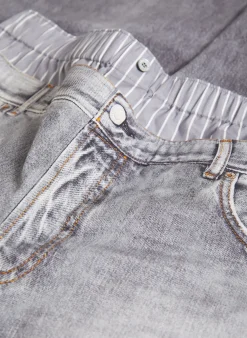 Straight Jeans