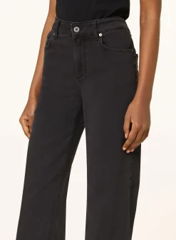 Straight Jeans