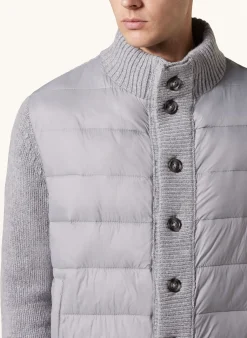 Strickjacke im Materialmix