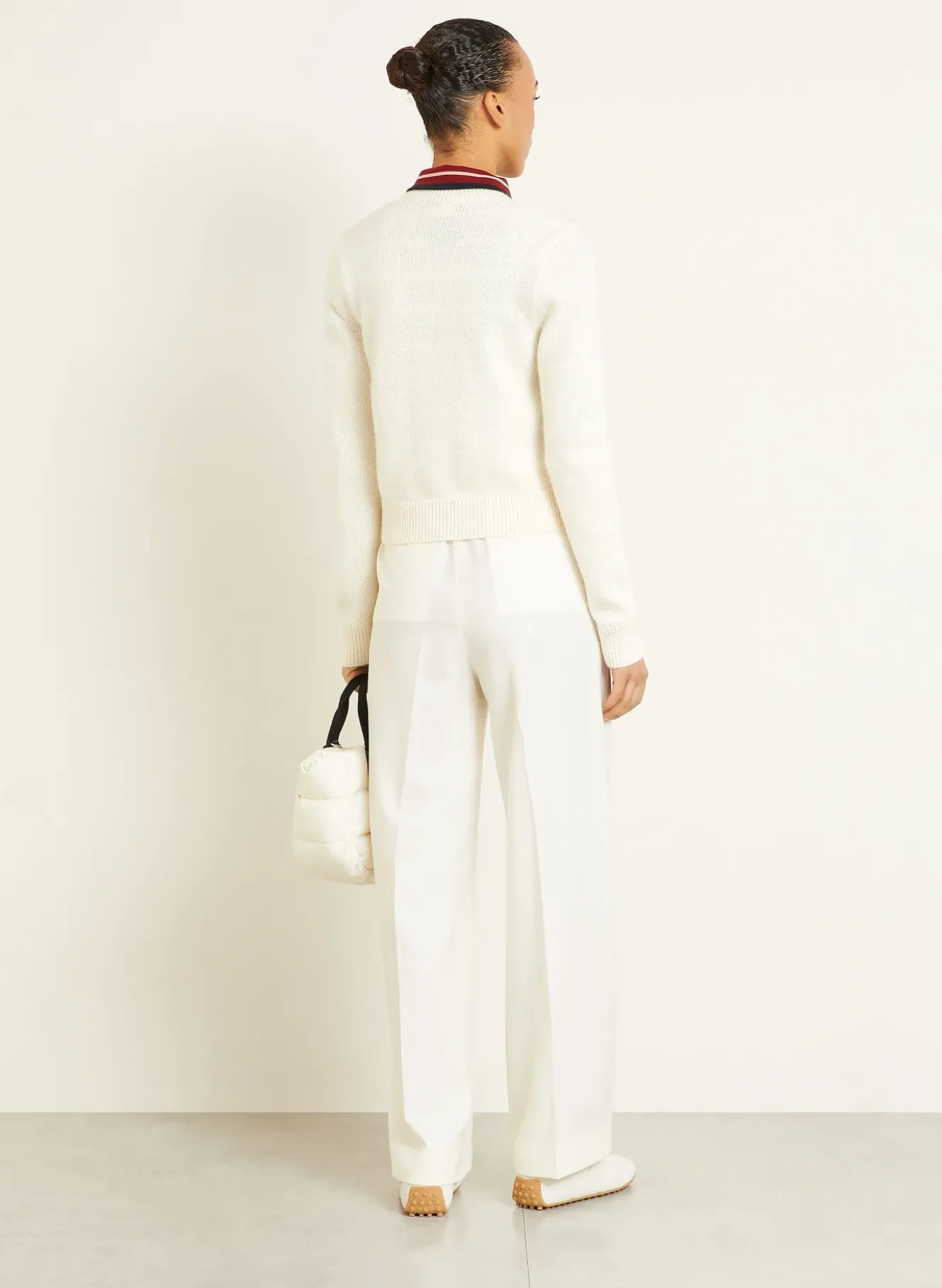 Strickjacke im Materialmix