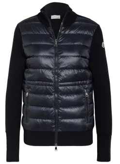 Strickjacke im Materialmix