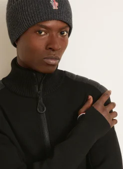Strickjacke im Materialmix