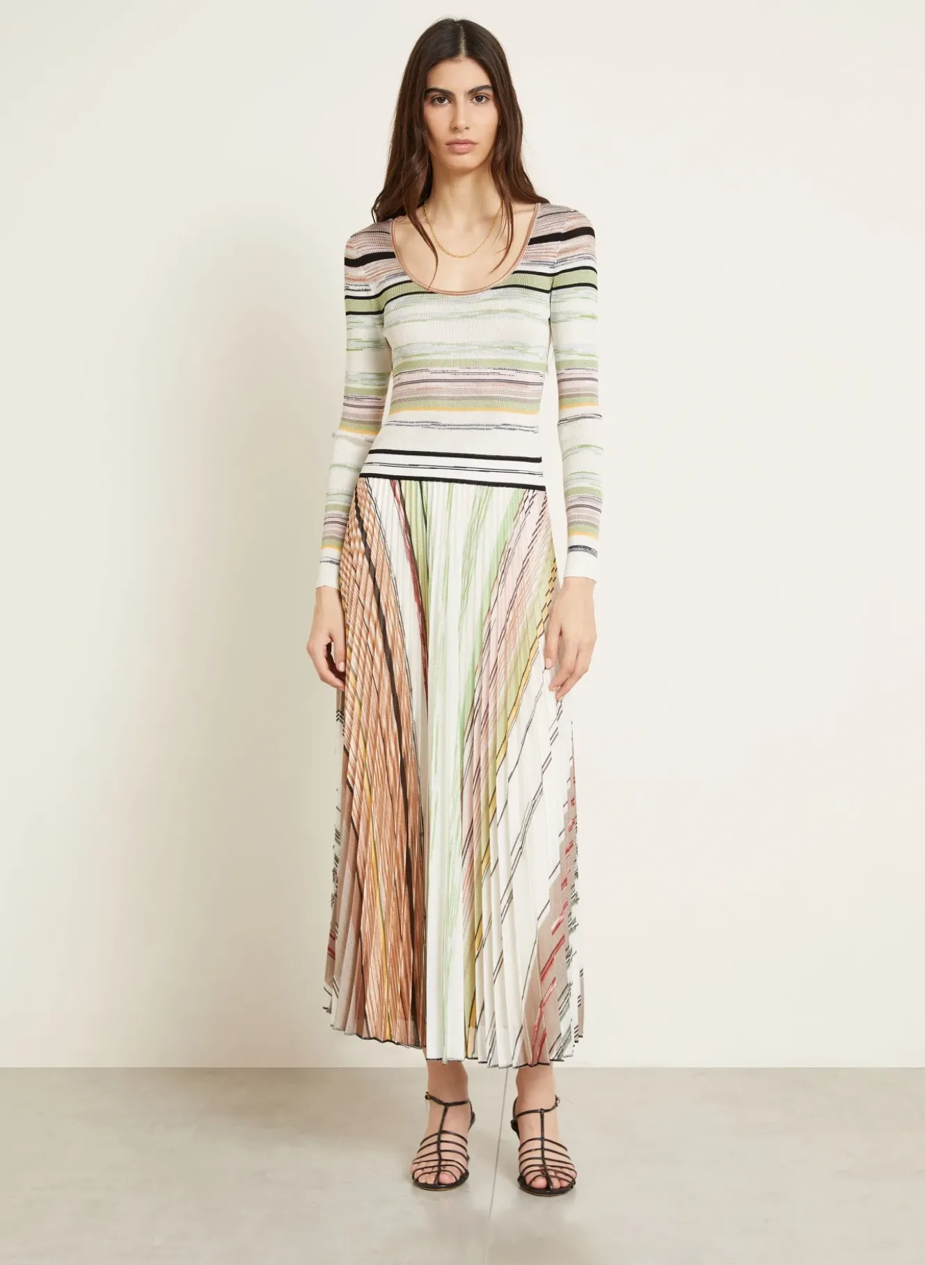 Strickkleid mit Plissees