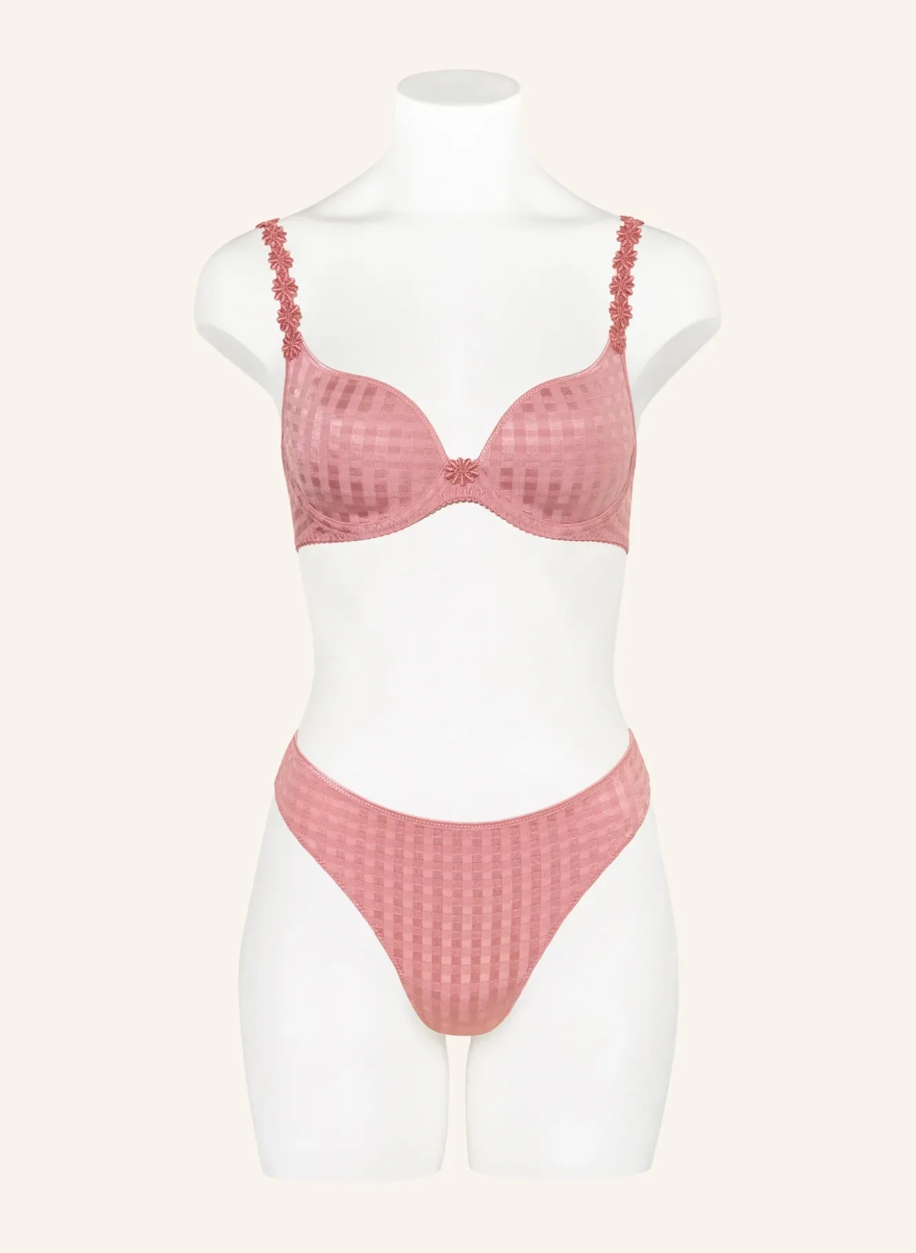 String AVERO