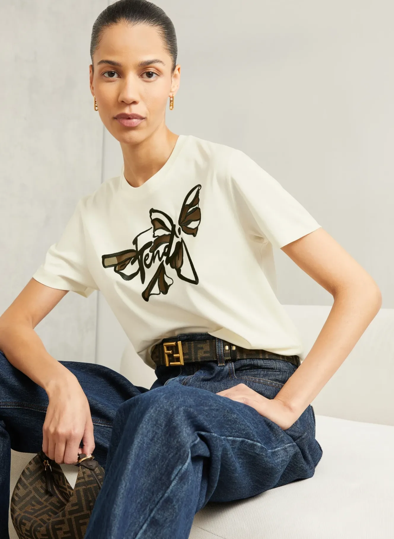 T-Shirt mit Stickereien