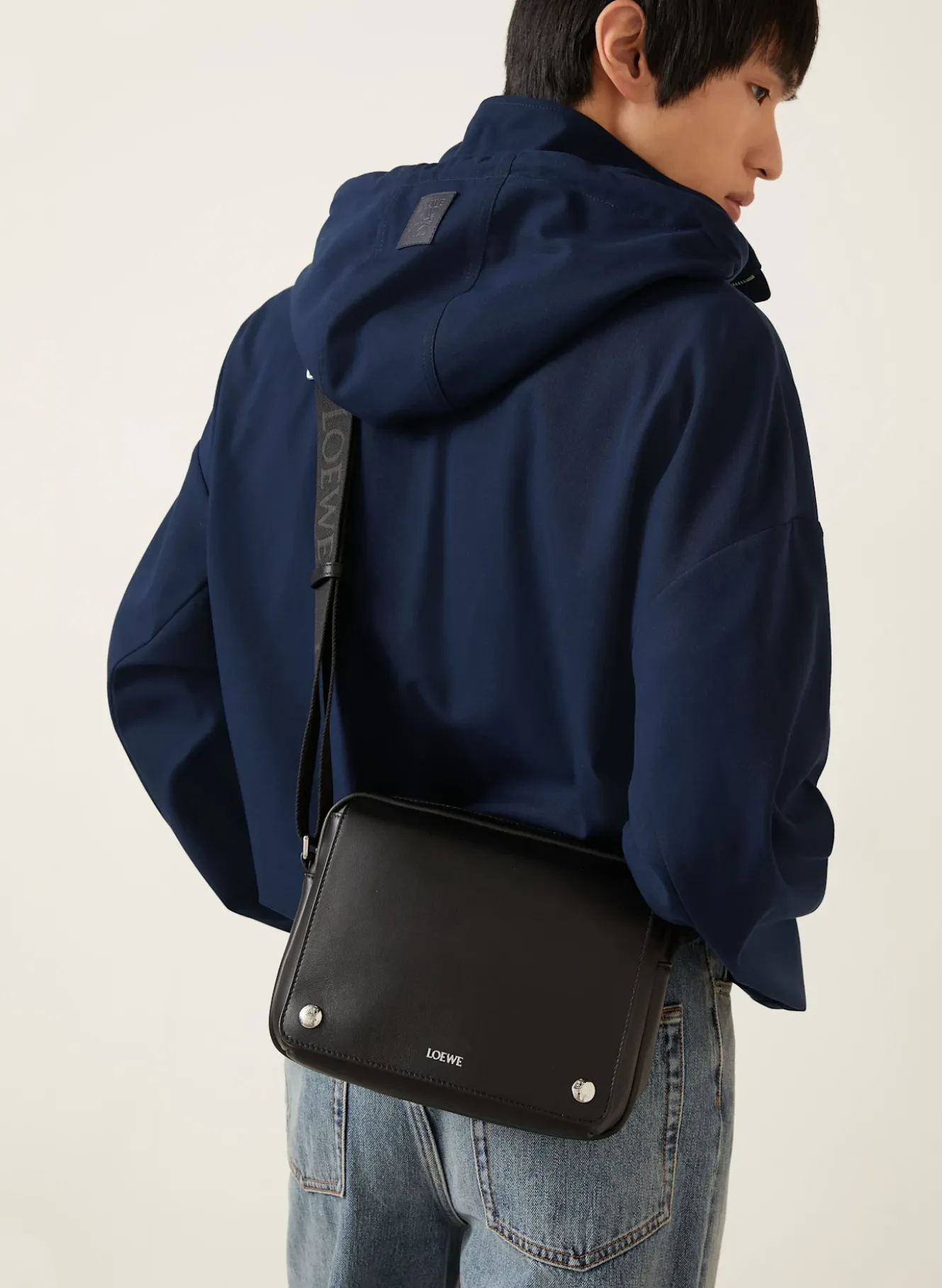 Umhängetasche PEBBLE MESSENGER MEDIUM