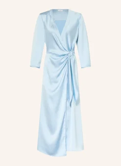 Wickelkleid aus Satin